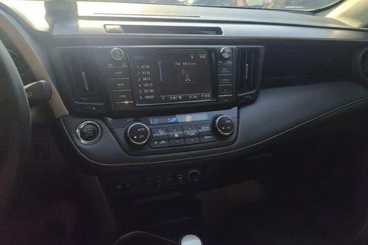 Used Toyota RAV4 2016 2.0L CVT Two-Wheel Drive Smart Edition China V Standard Audio And AC Panel