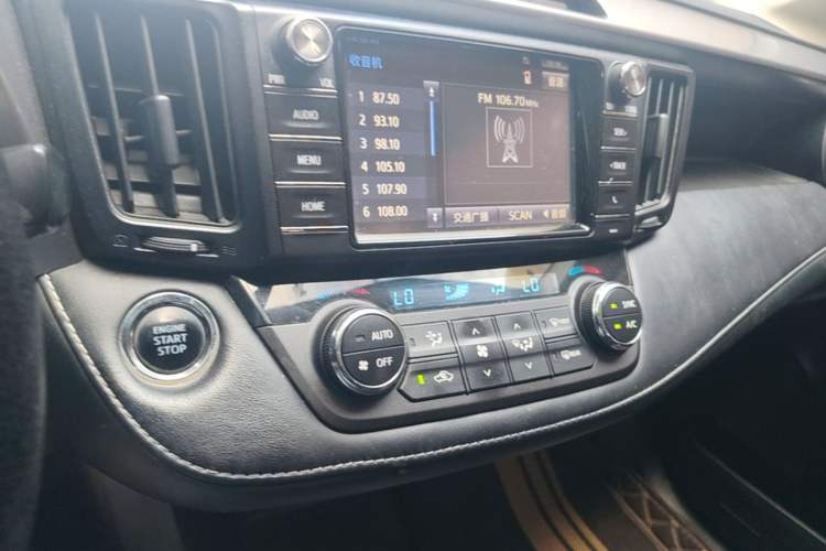 Used Toyota RAV4 2016 2.0L CVT Two-Wheel Drive Fashion Edition China V Standard Audio And AC Panel