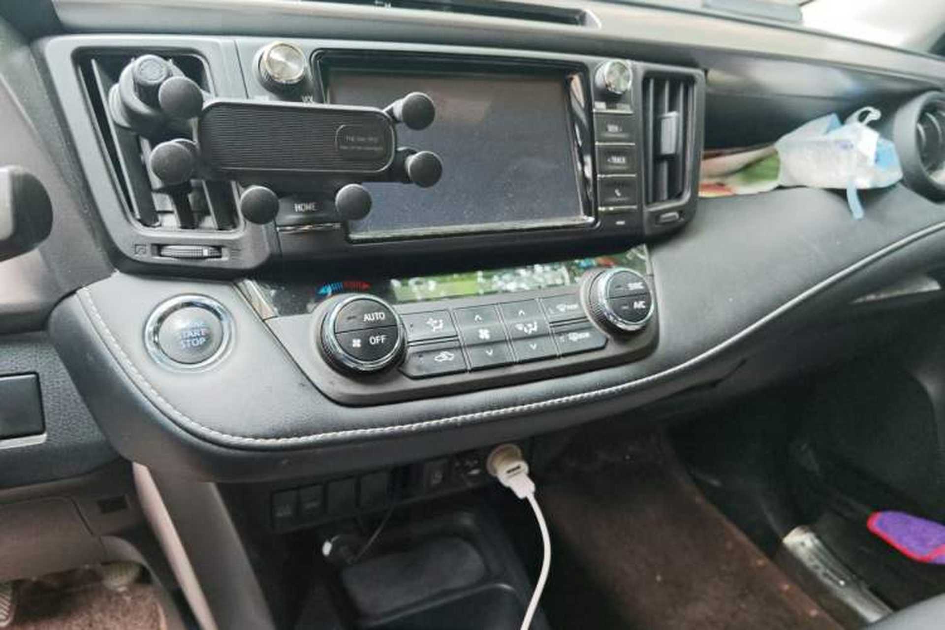 Used Toyota RAV4 2016 2.0L CVT Two-Wheel Drive Fashion Edition China V Standard Audio And AC Panel