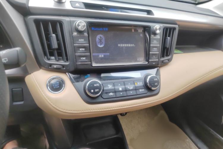 Used Toyota RAV4 2016 2.0L CVT Two-Wheel Drive Fashion Edition China V Standard Audio And AC Panel