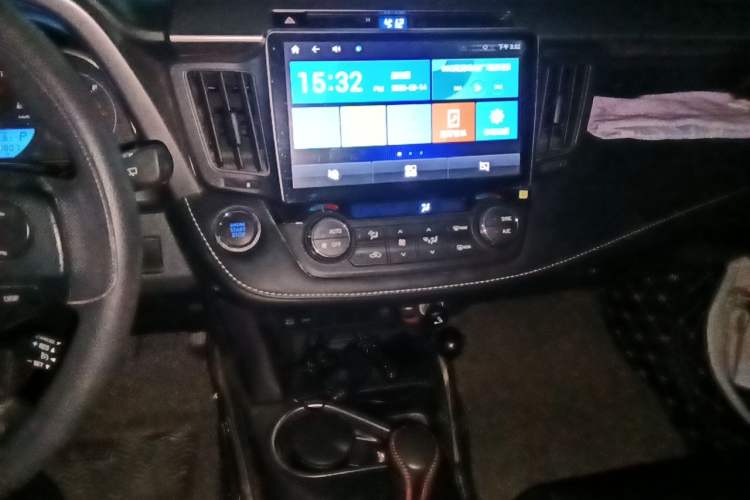 Used Toyota RAV4 2016 2.0L CVT Two-Wheel Drive Fashion Edition China V Standard Audio And AC Panel
