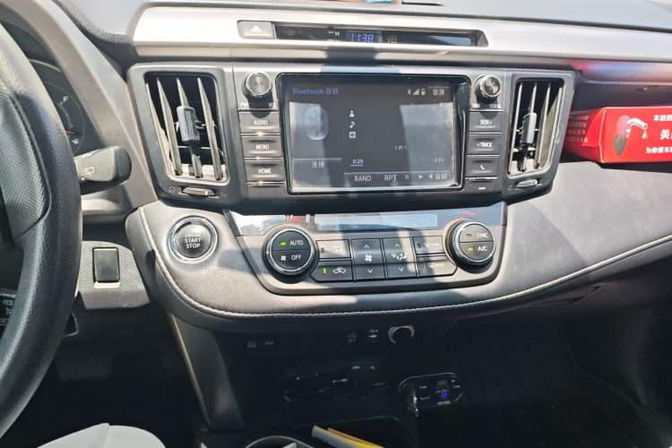 Used Toyota RAV4 2016 2.0L CVT Two-Wheel Drive Fashion Edition China V Standard Audio And AC Panel