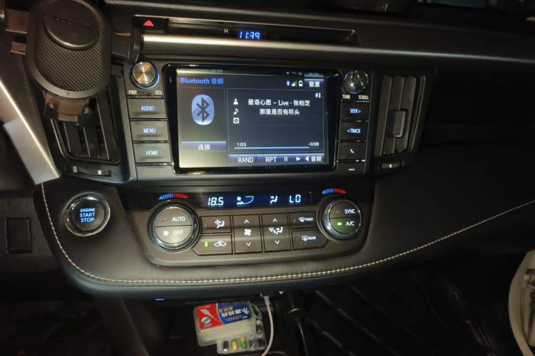 Used Toyota RAV4 2016 2.0L CVT Two-Wheel Drive Fashion Edition China V Standard Audio And AC Panel