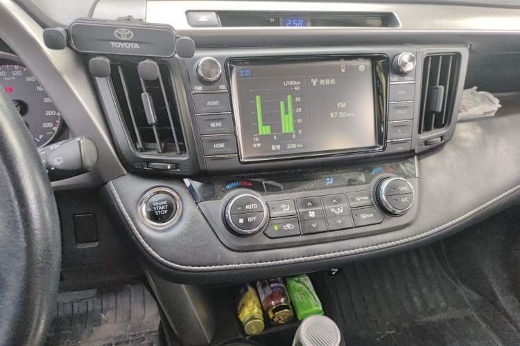 Used Toyota RAV4 2016 2.5L Automatic 4x4 Elite Edition Audio And AC Panel