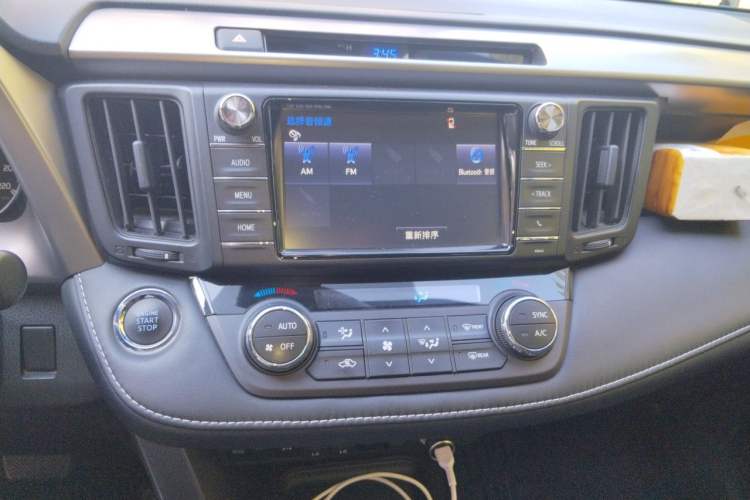 Used Toyota RAV4 2016 2.5L Automatic 4x4 Elite Edition Audio And AC Panel