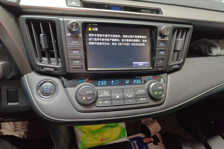 Used Toyota RAV4 2016 2.0L CVT Two-Wheel Drive Fashion Edition China V Standard Audio And AC Panel