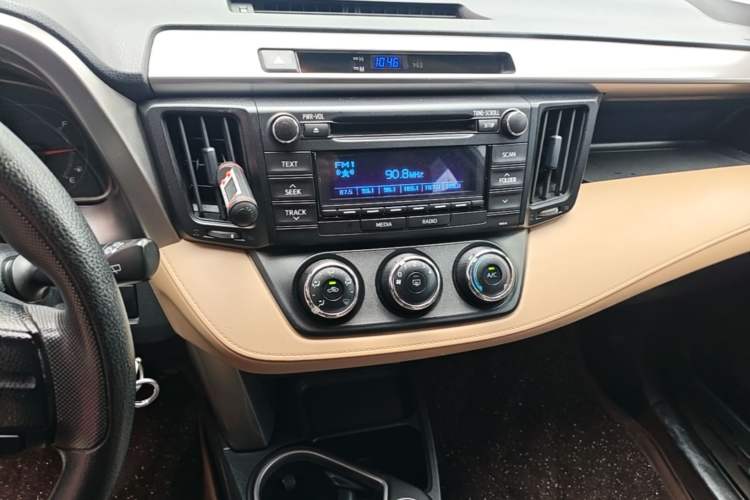 Used Toyota RAV4 2016 2.0L CVT Two-Wheel Drive Urban Edition China V Standard Audio And AC Panel