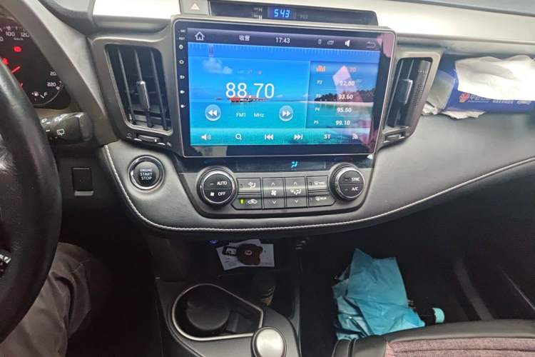 Used Toyota RAV4 2016 2.0L CVT Two-Wheel Drive Smart Edition China V Standard Audio And AC Panel