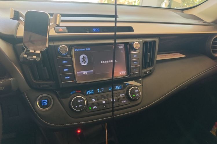 Used Toyota RAV4 2016 2.0L CVT Two-Wheel Drive Fashion Edition China V Standard Audio And AC Panel