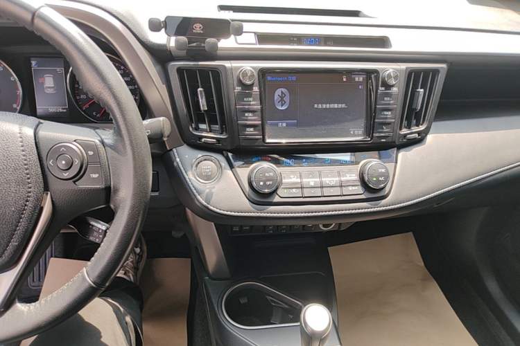 Used Toyota RAV4 2016 2.0L CVT Two-Wheel Drive Smart Edition China V Standard Audio And AC Panel