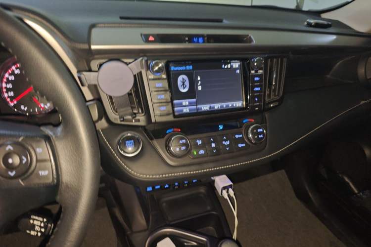 Used Toyota RAV4 2016 2.0L CVT 4x4 New Edition China V Standard Audio And AC Panel