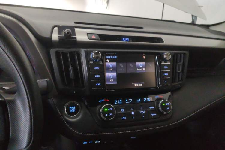 Used Toyota RAV4 2016 2.0L CVT Two-Wheel Drive Comfort Edition China V Standard Audio And AC Panel