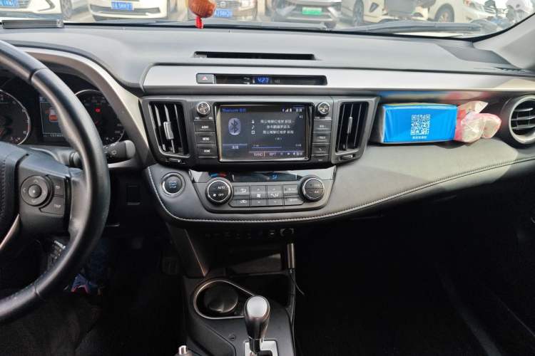 Used Toyota RAV4 2016 2.0L CVT 4x4 New Edition China V Standard Audio And AC Panel