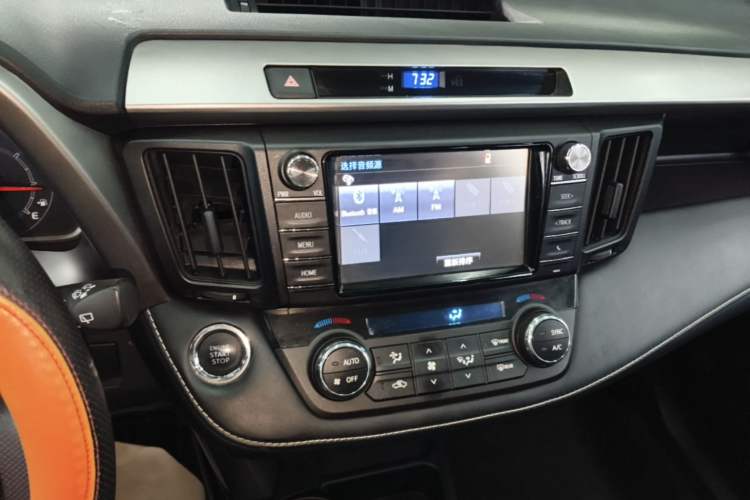 Used Toyota RAV4 2016 2.0L CVT Two-Wheel Drive Comfort Edition China V Standard Audio And AC Panel