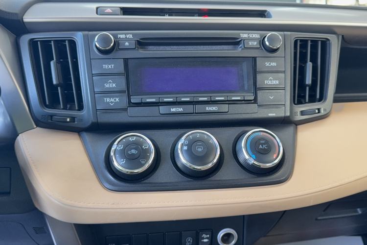 Used Toyota RAV4 2016 2.0L CVT Two-Wheel Drive Urban Edition China V Standard Audio And AC Panel