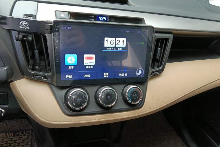 Used Toyota RAV4 2016 2.0L CVT Two-Wheel Drive Urban Edition China V Standard Audio And AC Panel