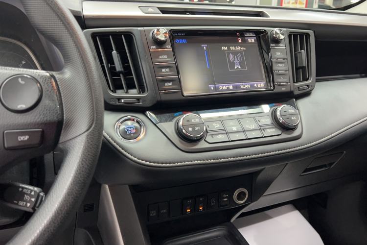 Used Toyota RAV4 2016 2.0L CVT Two-Wheel Drive Comfort Edition China V Standard Audio And AC Panel