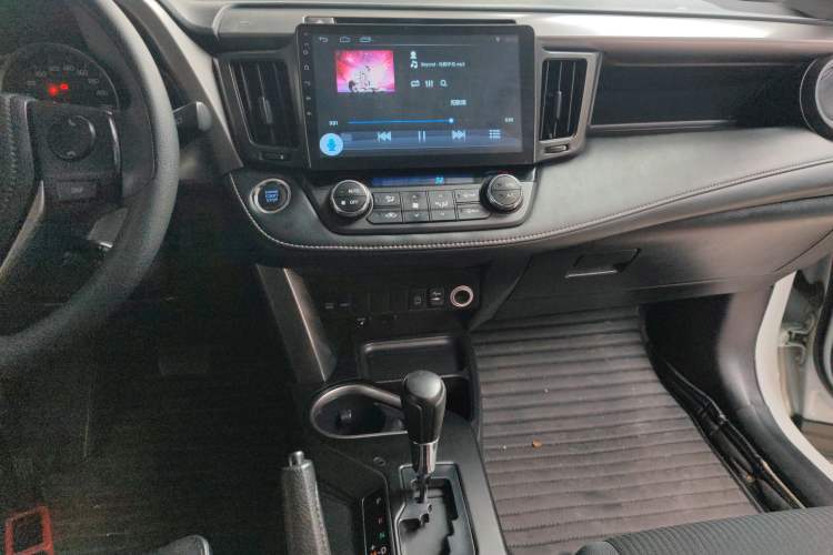 Used Toyota RAV4 2016 2.0L CVT Two-Wheel Drive Fashion Edition China V Standard Audio And AC Panel