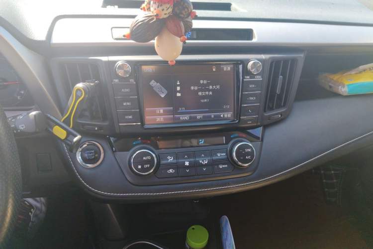 Used Toyota RAV4 2016 2.0L CVT Two-Wheel Drive Fashion Edition China V Standard Audio And AC Panel