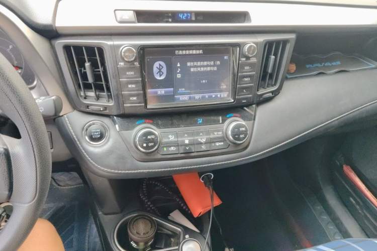 Used Toyota RAV4 2016 2.0L CVT Two-Wheel Drive Fashion Edition China V Standard Audio And AC Panel