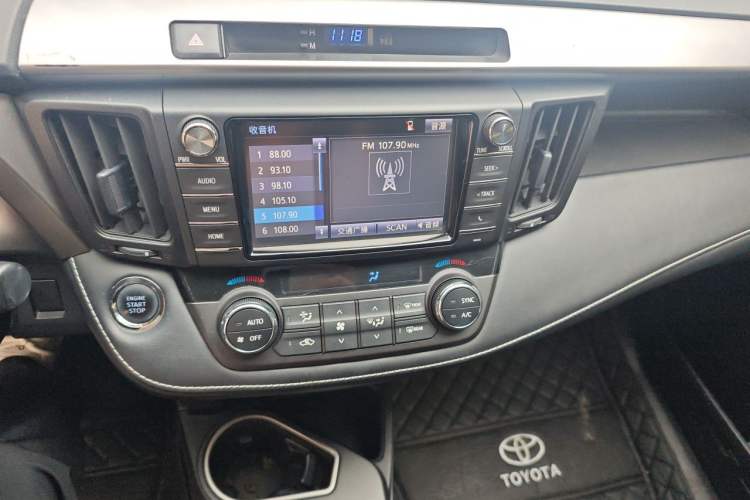 Used Toyota RAV4 2016 2.0L CVT Two-Wheel Drive Comfort Edition China V Standard Audio And AC Panel