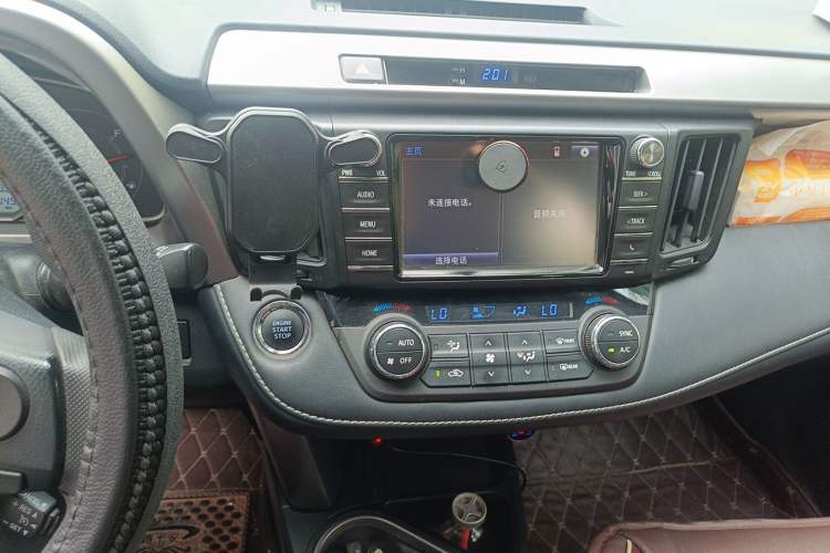 Used Toyota RAV4 2016 2.0L CVT Two-Wheel Drive Fashion Edition China V Standard Audio And AC Panel