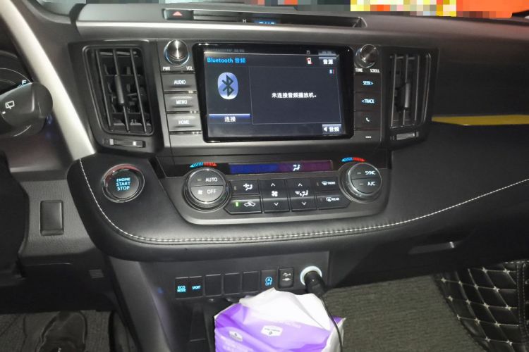 Used Toyota RAV4 2016 2.0L CVT Two-Wheel Drive Fashion Edition China V Standard Audio And AC Panel