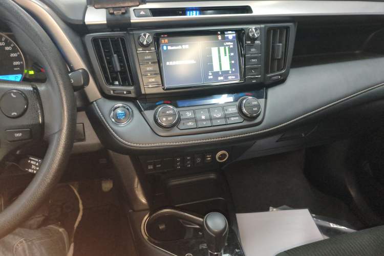 Used Toyota RAV4 2016 2.0L CVT Two-Wheel Drive Comfort Edition China V Standard Audio And AC Panel