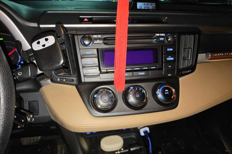 Used Toyota RAV4 2016 2.0L CVT Two-Wheel Drive Urban Edition China V Standard Audio And AC Panel