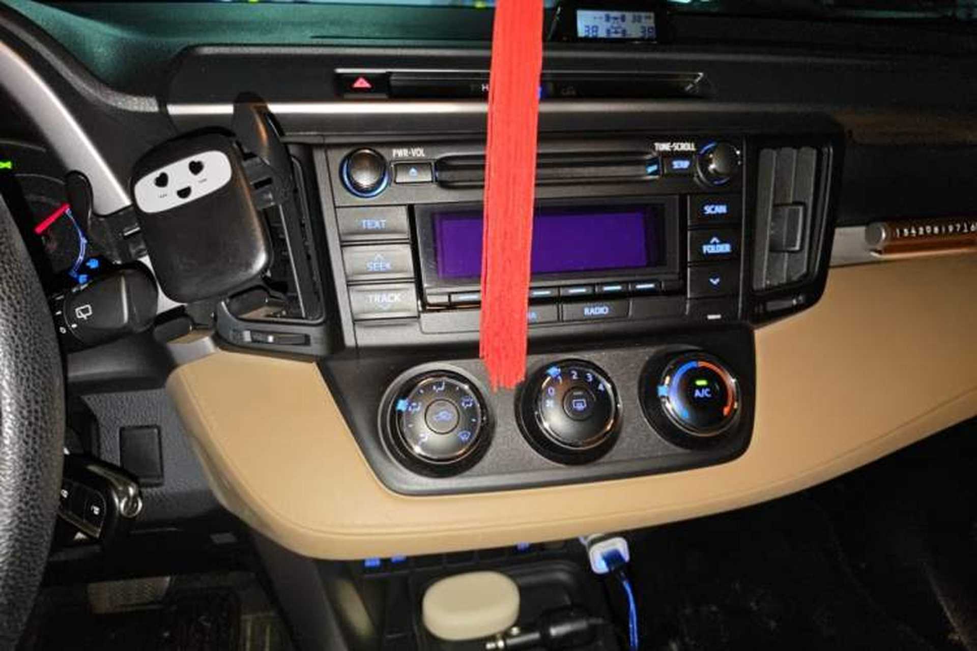 Used Toyota RAV4 2016 2.0L CVT Two-Wheel Drive Urban Edition China V Standard Audio And AC Panel