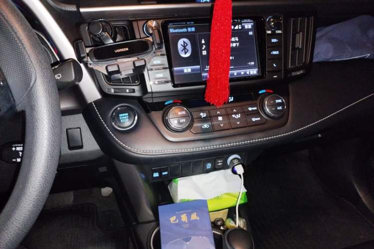 Used Toyota RAV4 2016 2.0L CVT Two-Wheel Drive Fashion Edition China V Standard Audio And AC Panel