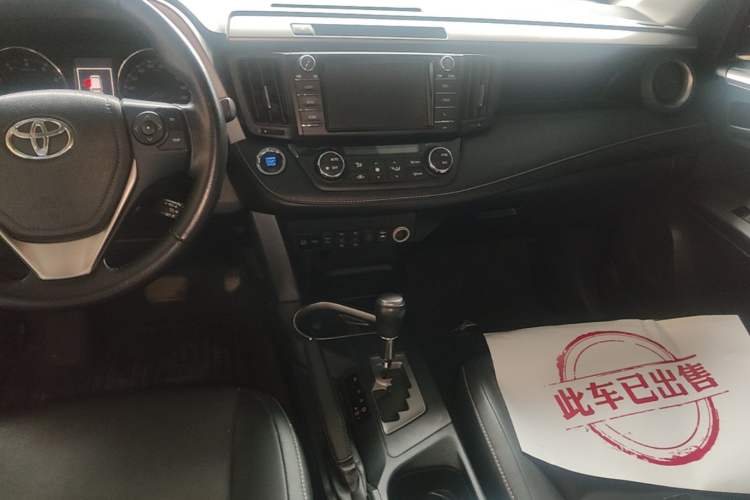 Used Toyota RAV4 2016 2.0L CVT 4x4 New Edition China V Standard Audio And AC Panel