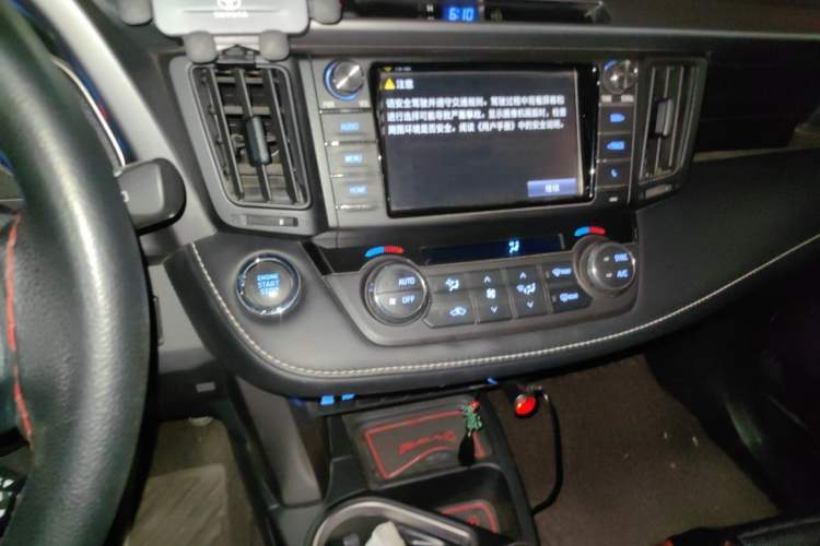 Used Toyota RAV4 2016 2.0L CVT Two-Wheel Drive Fashion Edition China V Standard Audio And AC Panel