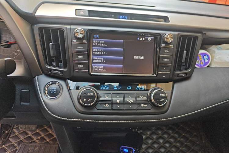 Used Toyota RAV4 2016 2.0L CVT Two-Wheel Drive Fashion Edition China V Standard Audio And AC Panel