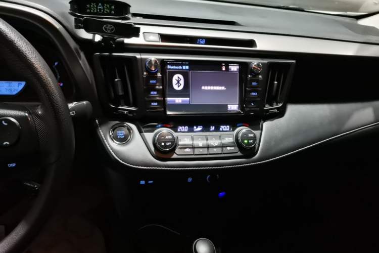 Used Toyota RAV4 2016 2.0L CVT Two-Wheel Drive Fashion Edition China V Standard Audio And AC Panel