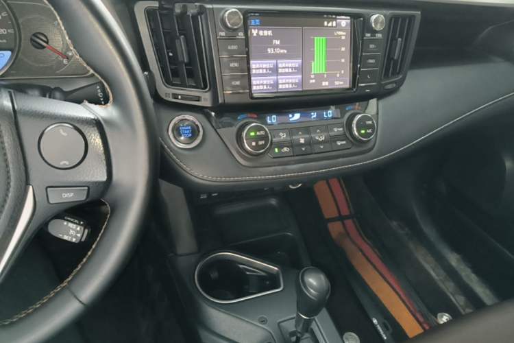 Used Toyota RAV4 2016 2.0L CVT Two-Wheel Drive Fashion Edition China V Standard Audio And AC Panel