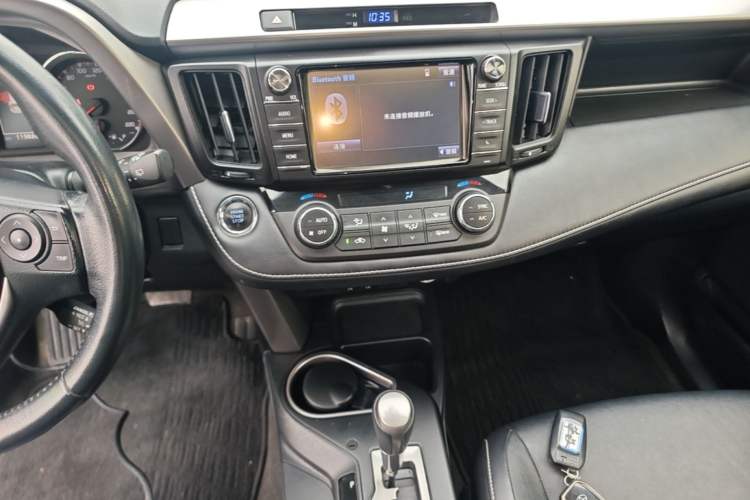 Used Toyota RAV4 2016 2.0L CVT Two-Wheel Drive Smart Edition China V Standard Audio And AC Panel