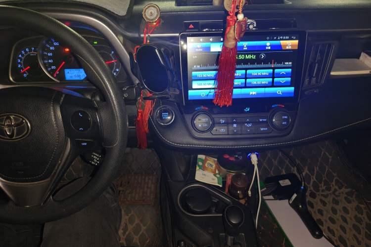Used Toyota RAV4 2016 2.0L CVT Two-Wheel Drive Fashion Edition China V Standard Audio And AC Panel