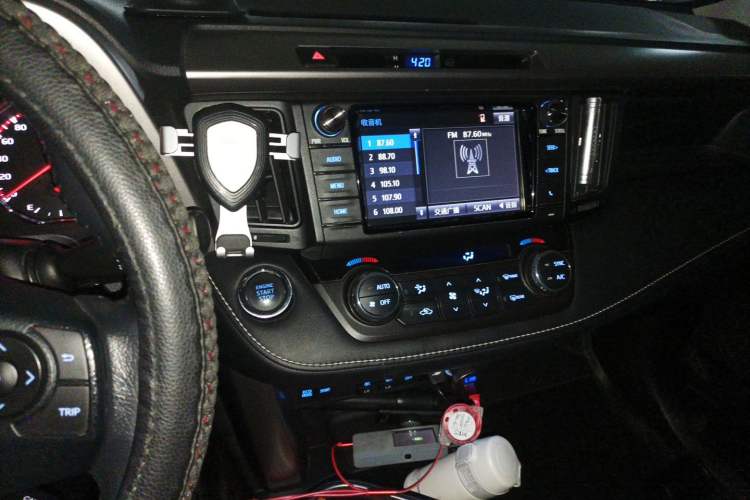 Used Toyota RAV4 2016 2.0L CVT Two-Wheel Drive Smart Edition China V Standard Audio And AC Panel