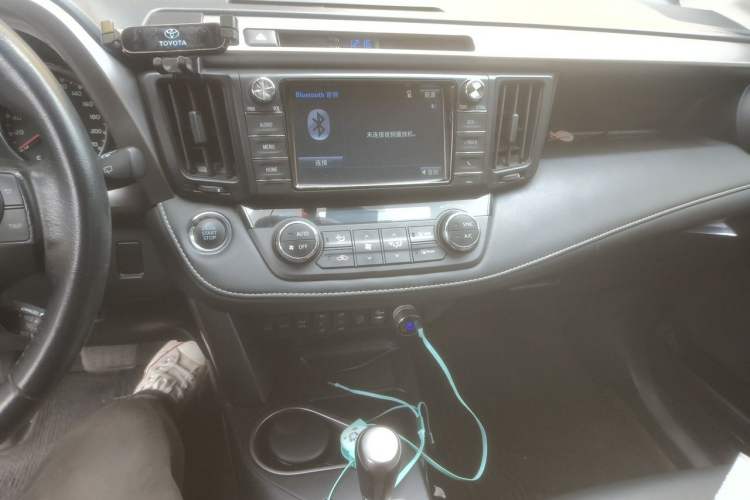 Used Toyota RAV4 2016 2.5L Automatic 4x4 Elite Edition Audio And AC Panel