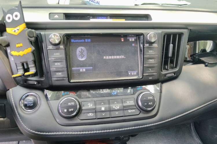 Used Toyota RAV4 2016 2.0L CVT Two-Wheel Drive Fashion Edition China V Standard Audio And AC Panel