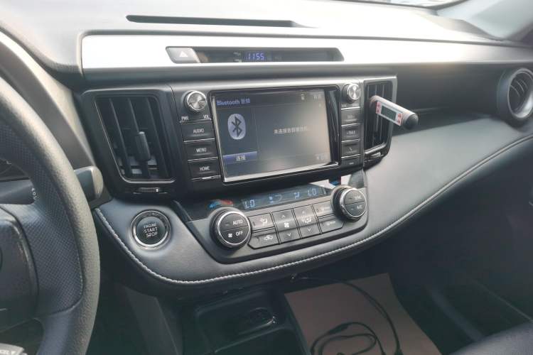 Used Toyota RAV4 2016 2.0L CVT Two-Wheel Drive Comfort Edition China V Standard Audio And AC Panel