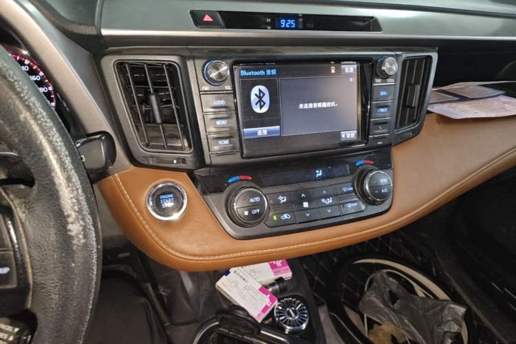 Used Toyota RAV4 2016 2.5L Automatic 4x4 Elite Edition Audio And AC Panel