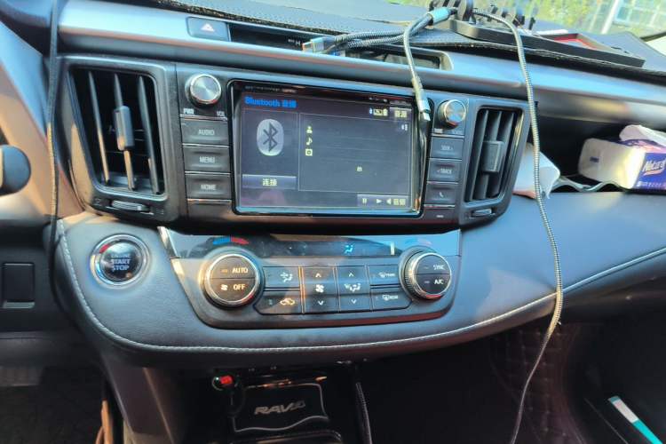Used Toyota RAV4 2016 2.0L CVT Two-Wheel Drive Comfort Edition China V Standard Audio And AC Panel