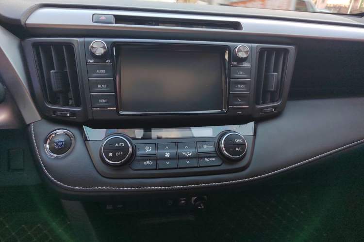 Used Toyota RAV4 2016 2.0L CVT Two-Wheel Drive Fashion Edition China V Standard Audio And AC Panel