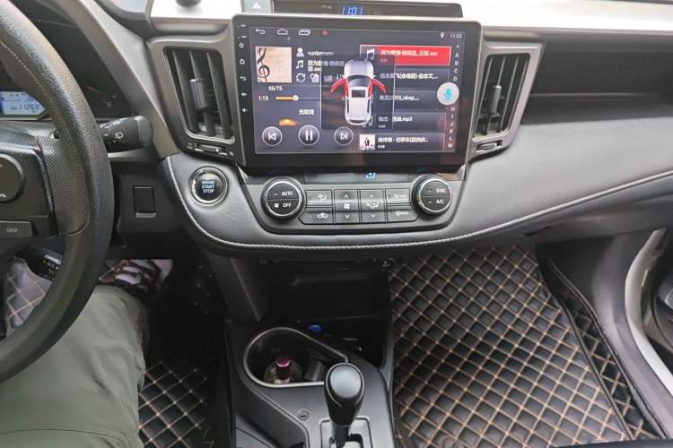 Used Toyota RAV4 2016 2.0L CVT Two-Wheel Drive Fashion Edition China V Standard Audio And AC Panel