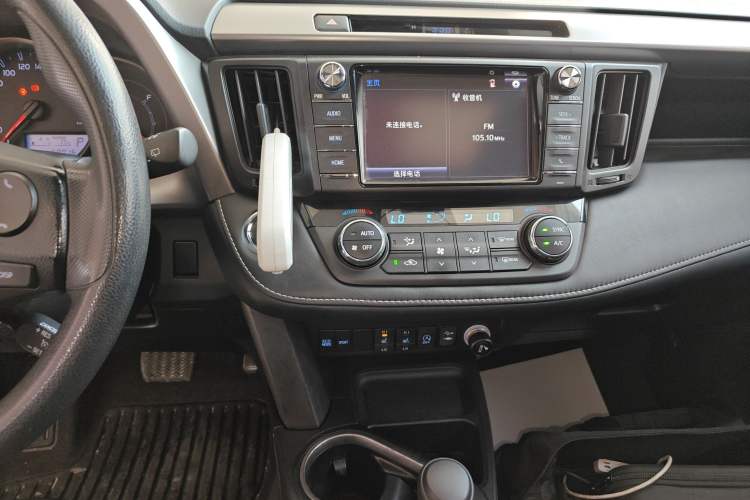 Used Toyota RAV4 2016 2.0L CVT Two-Wheel Drive Comfort Edition China V Standard Audio And AC Panel