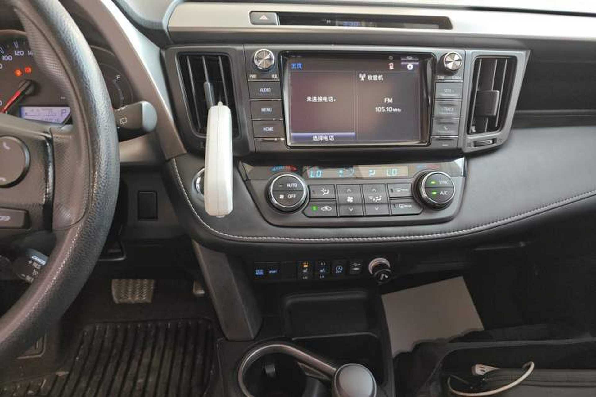Used Toyota RAV4 2016 2.0L CVT Two-Wheel Drive Comfort Edition China V Standard Audio And AC Panel