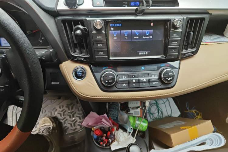 Used Toyota RAV4 2016 2.0L CVT Two-Wheel Drive Fashion Edition China V Standard Audio And AC Panel