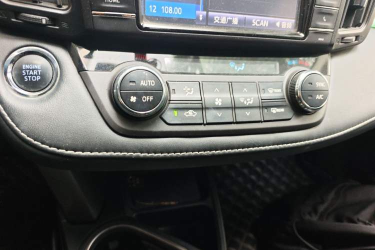 Used Toyota RAV4 2016 2.0L CVT Two-Wheel Drive Smart Edition China V Standard Audio And AC Panel
